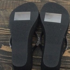 Women’s sandals size 6